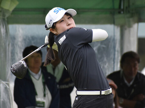 荒木優奈、単独首位守る＝ニチレイ女子ゴルフ