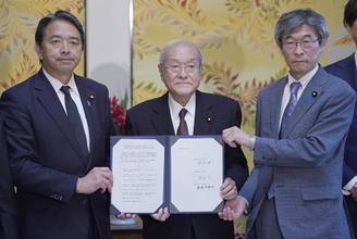 比例３１削減、自維国が合意