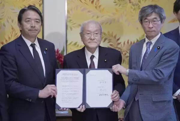 比例３１削減、自維国が合意