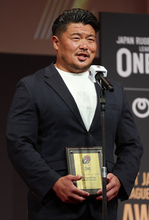 功労賞の山下