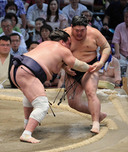 照ノ富士の寄り切り