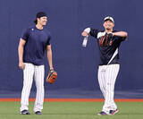 「談笑する大谷と鈴木　野球」の画像1