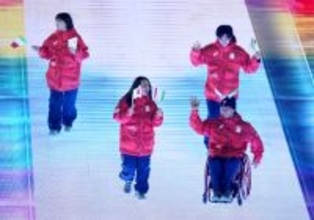 入場行進する日本選手団