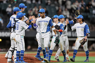 喜ぶ日本ハムナイン　プロ野球