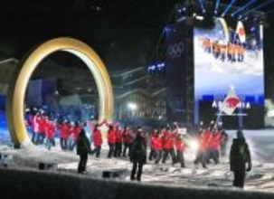 入場行進する日本の選手ら　五輪