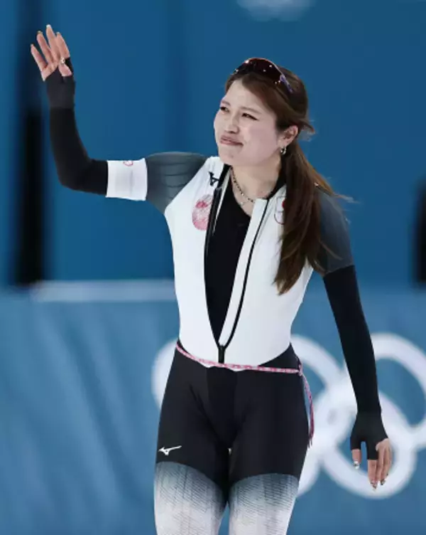 手を振る佐藤　五輪