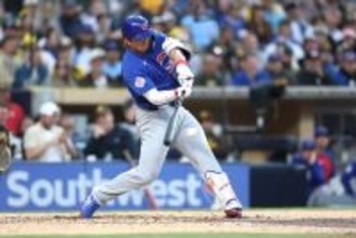 安打を放つ鈴木　大リーグ