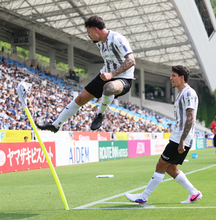 喜ぶマテウストゥーレル　Ｊリーグ