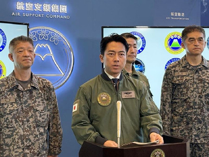 小泉氏、宇宙監視部隊を視察