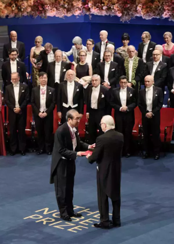 メダルを授与される北川さん