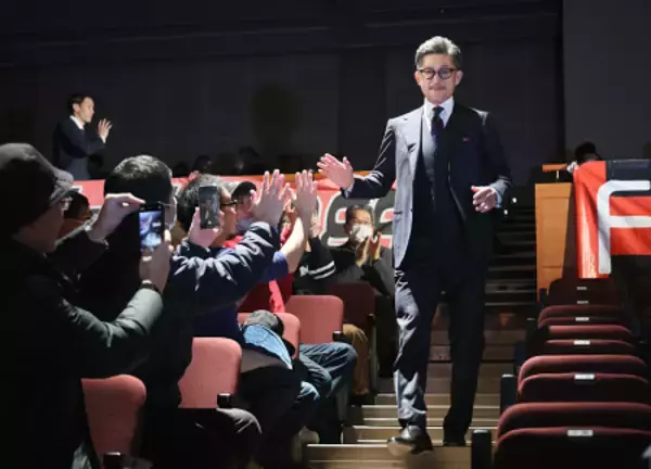 迎えられる三浦　Ｊリーグ