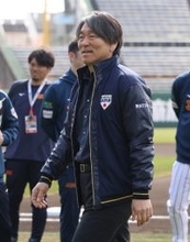 事前合宿を訪れた松井さん　野球