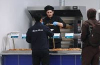 五輪選手は食事量も驚異的＝ピザ人気、毎日１万２０００切れ〔ミラノ・コルティナ五輪〕