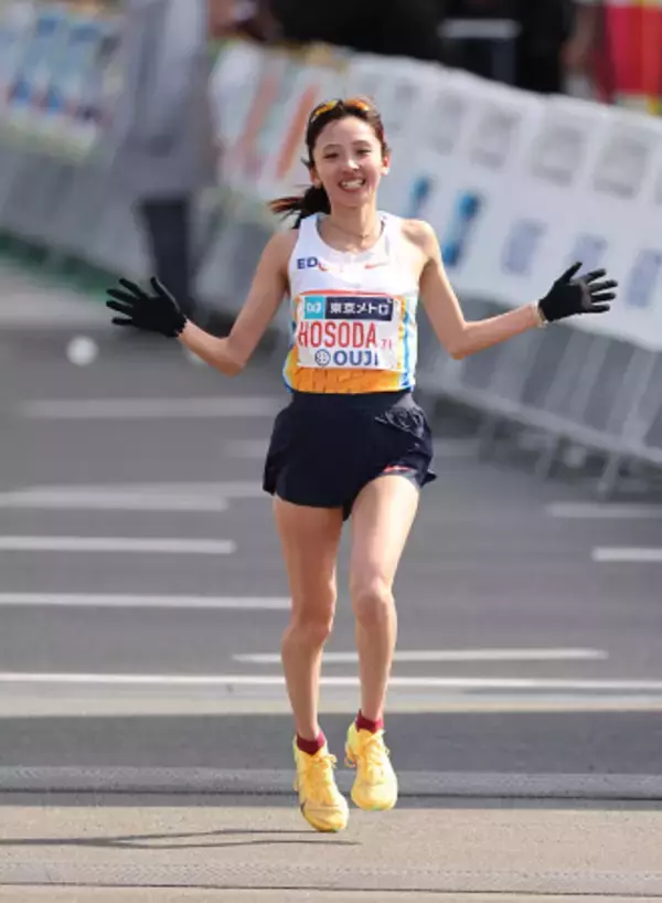 ゴールする細田　東京マラソン