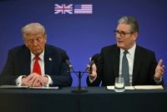 英首相、トランプ氏の脅迫に「屈するつもりはない」 対イラン攻撃参戦は「国益にならない」
