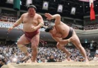霧島が７連勝＝大相撲夏場所７日目