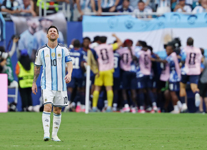 悔しそうな表情のメッシ　Ｗ杯サッカー