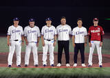 「セレモニーに登場した選手ら　プロ野球」の画像1