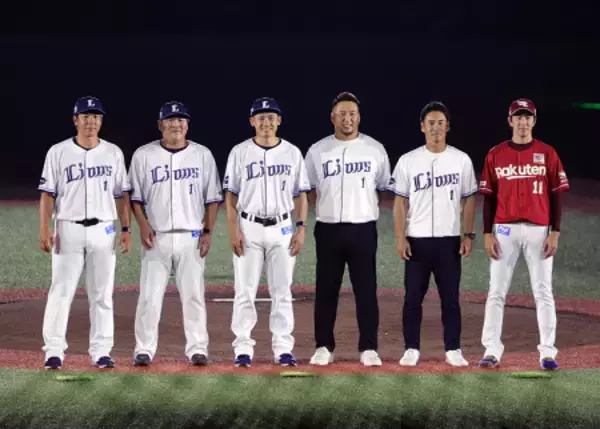 セレモニーに登場した選手ら　プロ野球