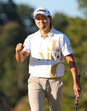 喜ぶ今平　男子ゴルフ