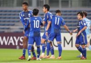 祝福される望月　ＡＣＬＥサッカー