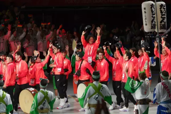 日本選手団の入場行進　デフリンピック