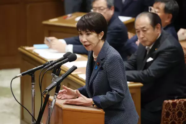 答弁する高市首相