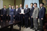 「国民投票法改正案を提出」の画像1