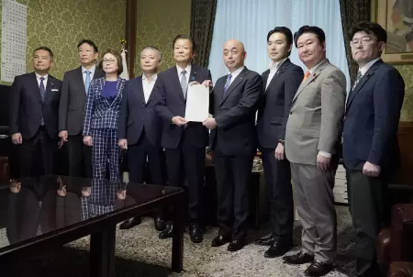 国民投票法改正案を提出