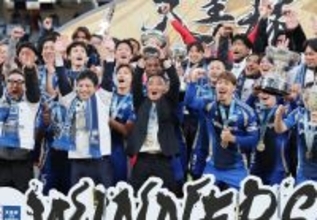 喜ぶ黒田監督ら　天皇杯サッカー