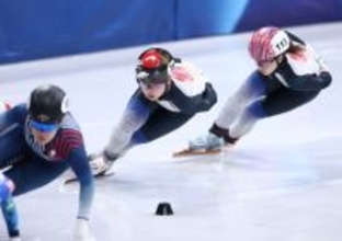 滑走する中島と長森　五輪