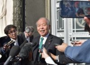 取材に応じる鈴木宗男氏