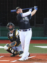 本塁打競争は細川優勝　プロ野球