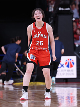 喜ぶ田中　バスケット日本代表