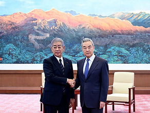 岩屋前外相と中国外相