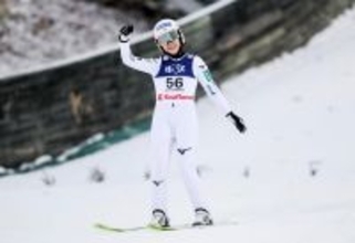 喜ぶ丸山　Ｗ杯ジャンプ