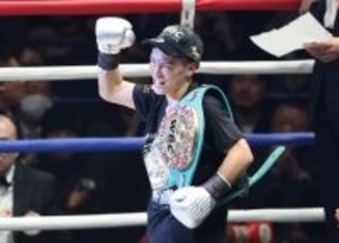 喜ぶ岩田　ボクシング世界戦