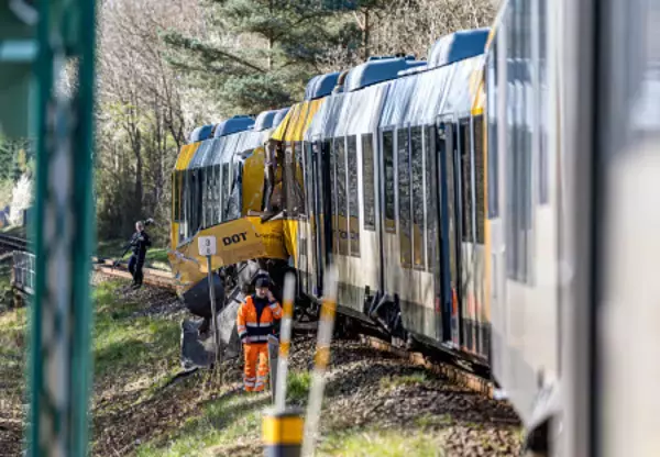 列車衝突、５人重体