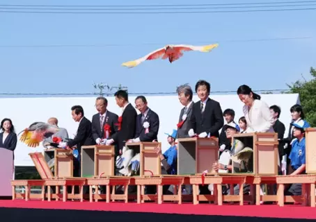 能登で本州初のトキ放鳥＝「復興のシンボル」期待―秋篠宮ご夫妻が出席・石川