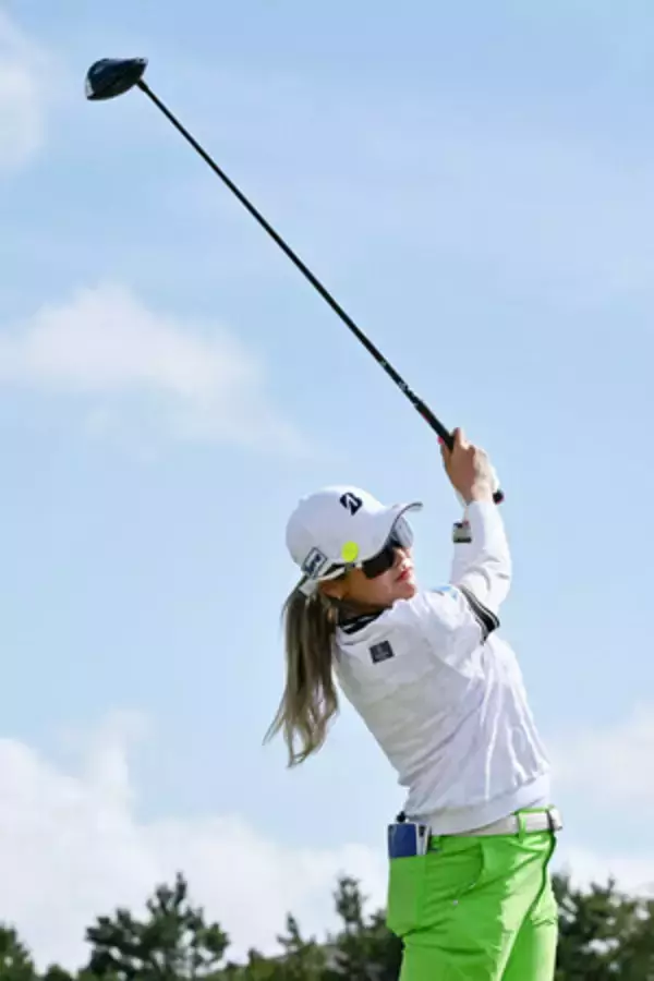 桑木志帆、３打差２位で最終日へ＝全英女子ゴルフ