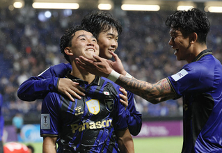 祝福される角　サッカー