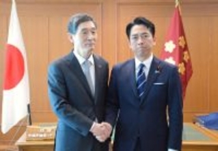 小泉氏、韓国大使と会談