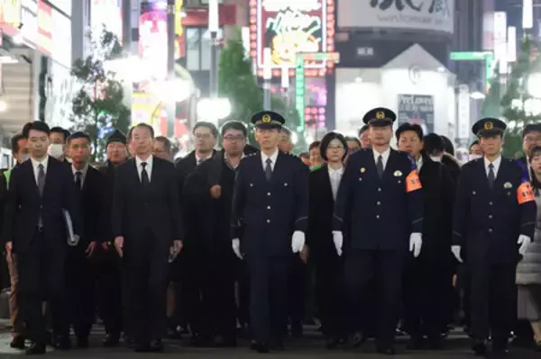 警視総監が歌舞伎町巡視＝年末年始の特別警戒―東京