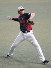 キャッチボールする大谷　野球