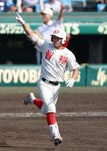 喜ぶ楠本　高校野球