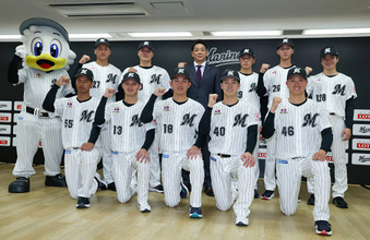 ロッテの新入団選手ら　プロ野球