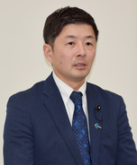 衆院選への出馬断念を表明する山本氏