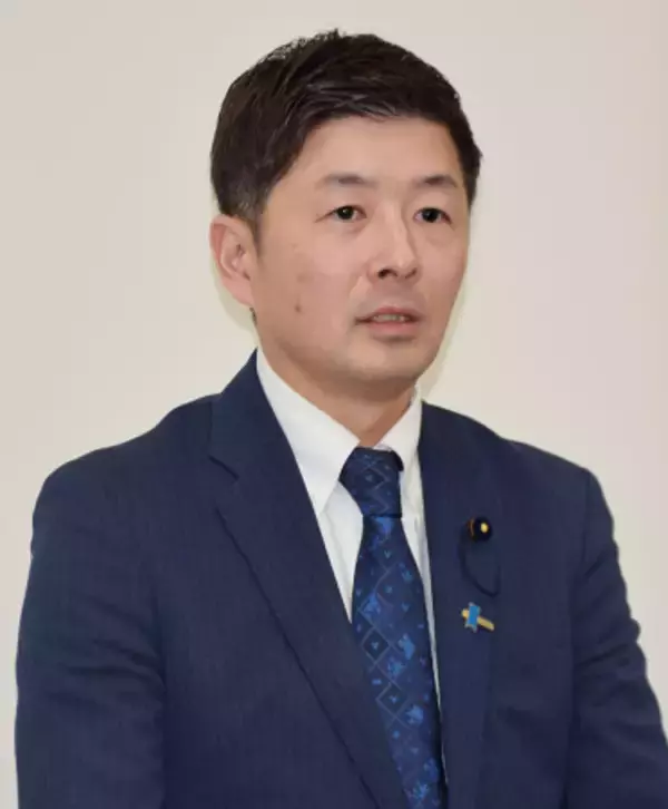 衆院選への出馬断念を表明する山本氏