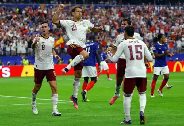 喜ぶオヤルサバル　Ｗ杯サッカー