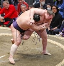 安青錦、辛くも白星＝大相撲初場所